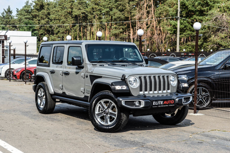 Продам Jeep Wrangler SAHARA 2018 года в Киеве