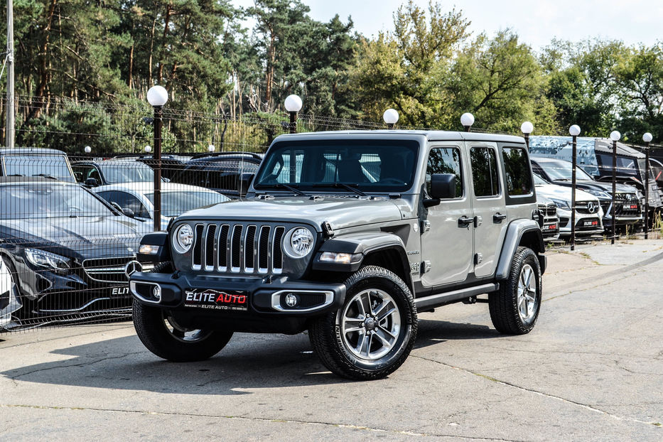 Продам Jeep Wrangler SAHARA 2018 года в Киеве