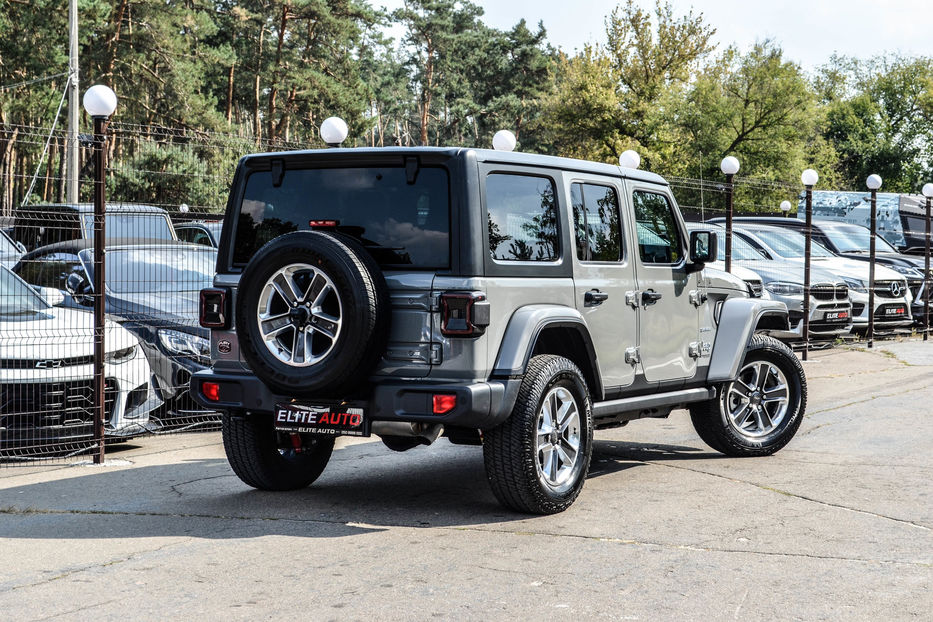 Продам Jeep Wrangler SAHARA 2018 года в Киеве