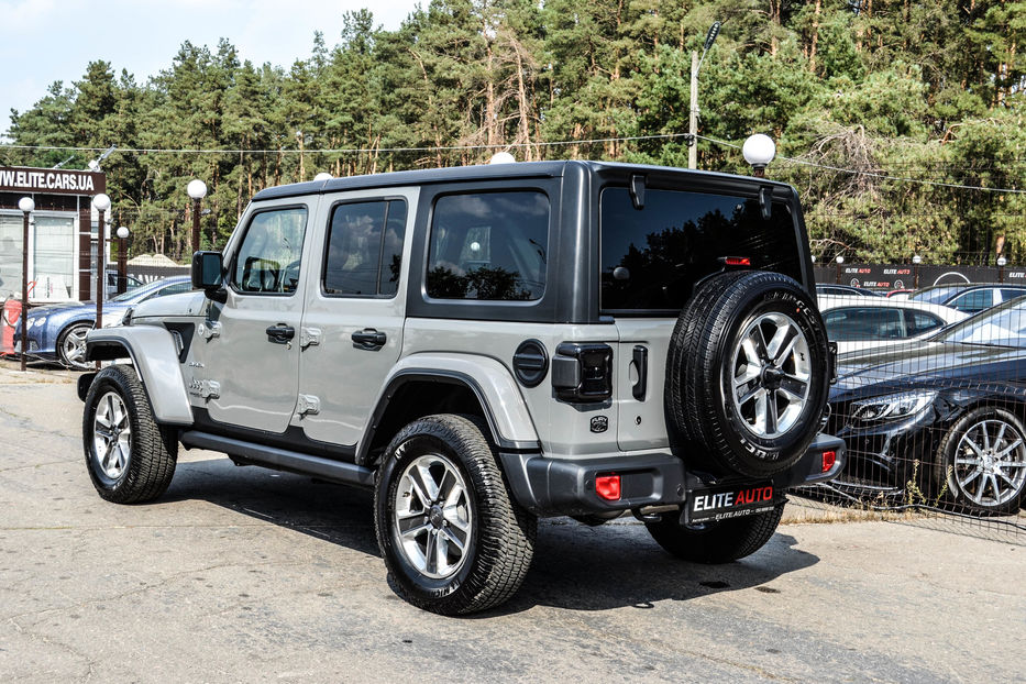 Продам Jeep Wrangler SAHARA 2018 года в Киеве