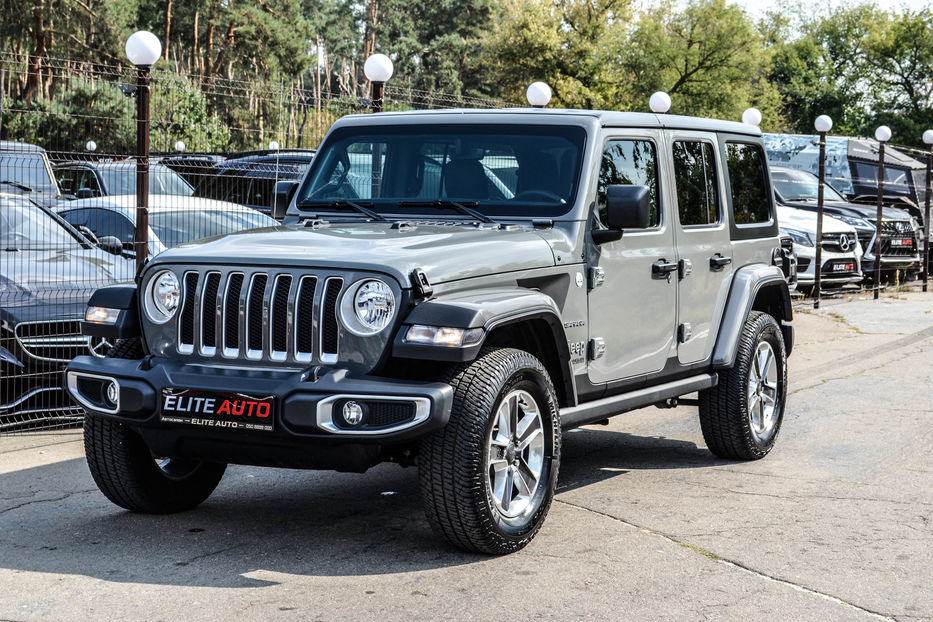 Продам Jeep Wrangler SAHARA 2018 года в Киеве