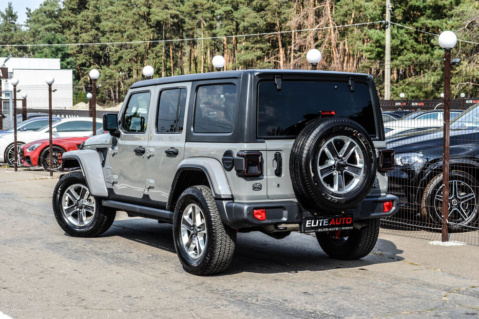 Продам Jeep Wrangler SAHARA 2018 года в Киеве