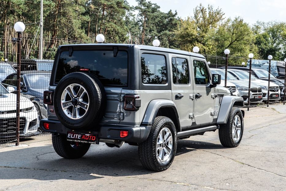 Продам Jeep Wrangler SAHARA 2018 года в Киеве