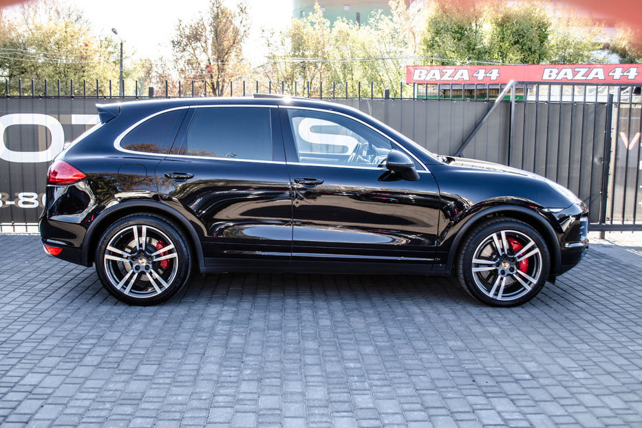 Продам Porsche Cayenne Turbo 2013 года в Киеве