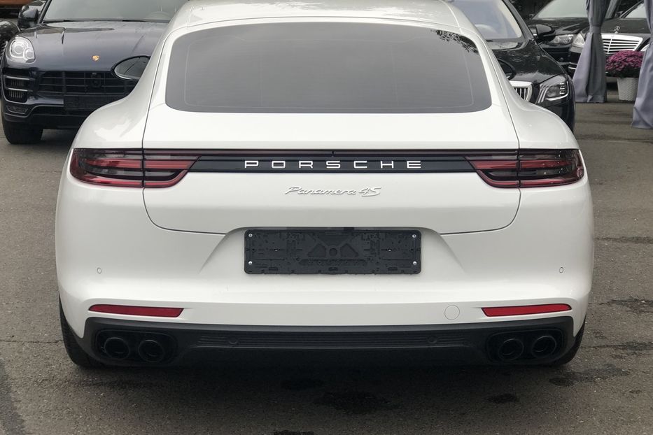 Продам Porsche Panamera 4S 2018 года в Киеве