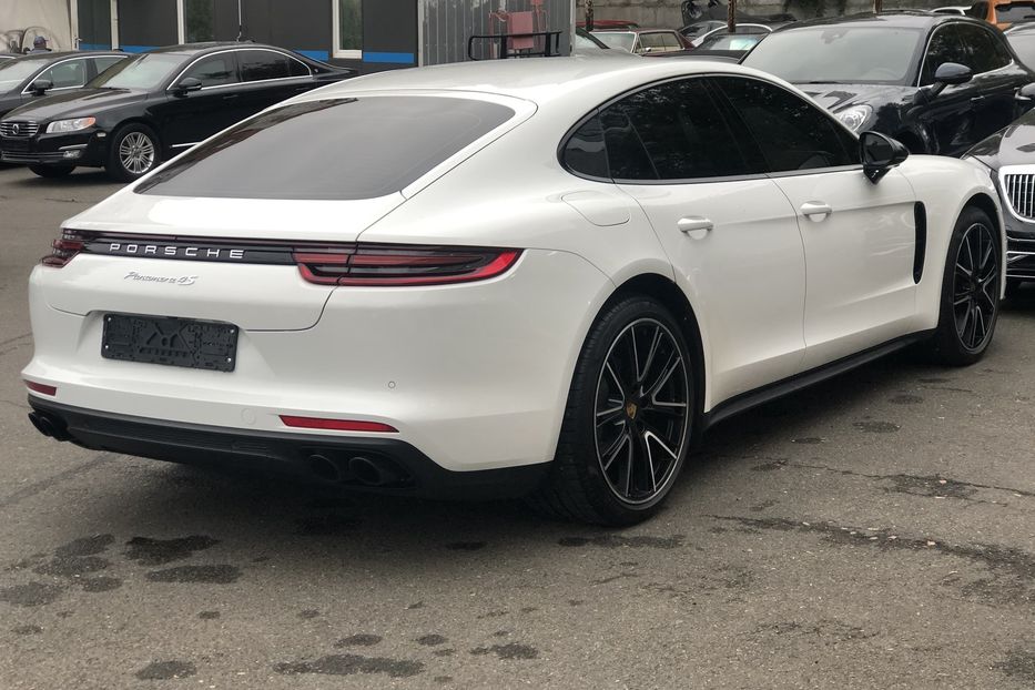 Продам Porsche Panamera 4S 2018 года в Киеве