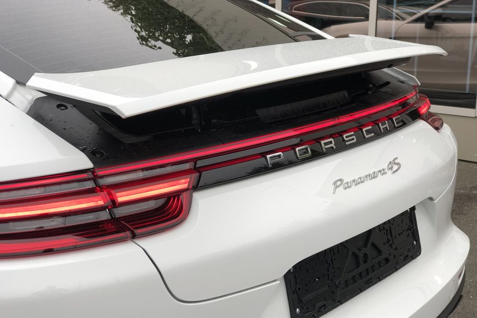 Продам Porsche Panamera 4S 2018 года в Киеве