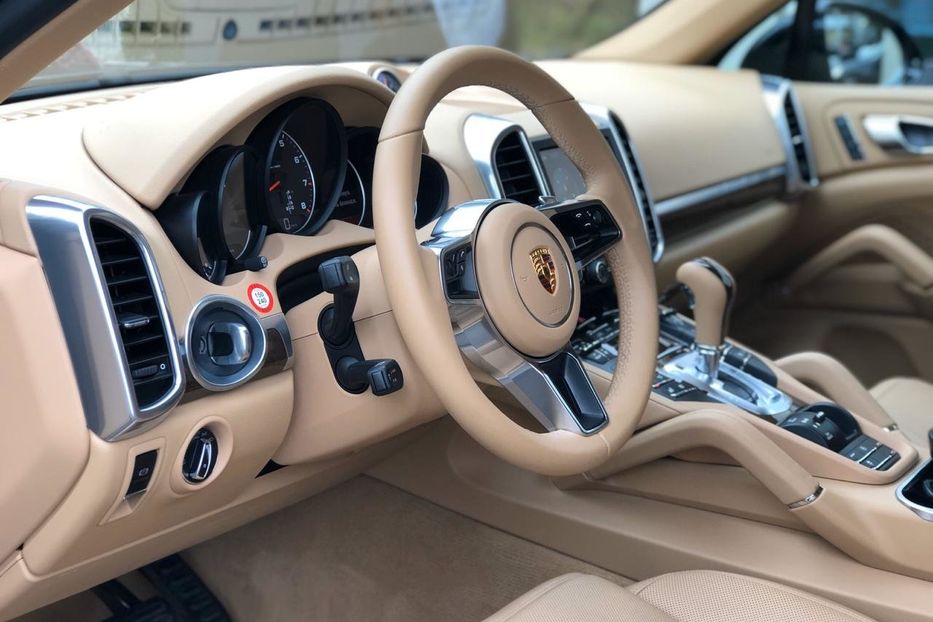 Продам Porsche Cayenne 3.6 2015 года в Киеве
