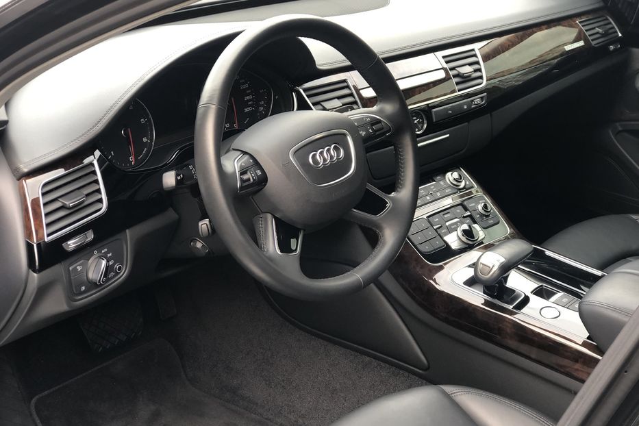 Продам Audi A8 3.0 TD Quattro 2017 года в Киеве