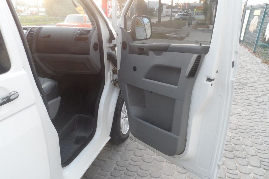 Продам Volkswagen T5 (Transporter) пасс. 2004 года в Днепре