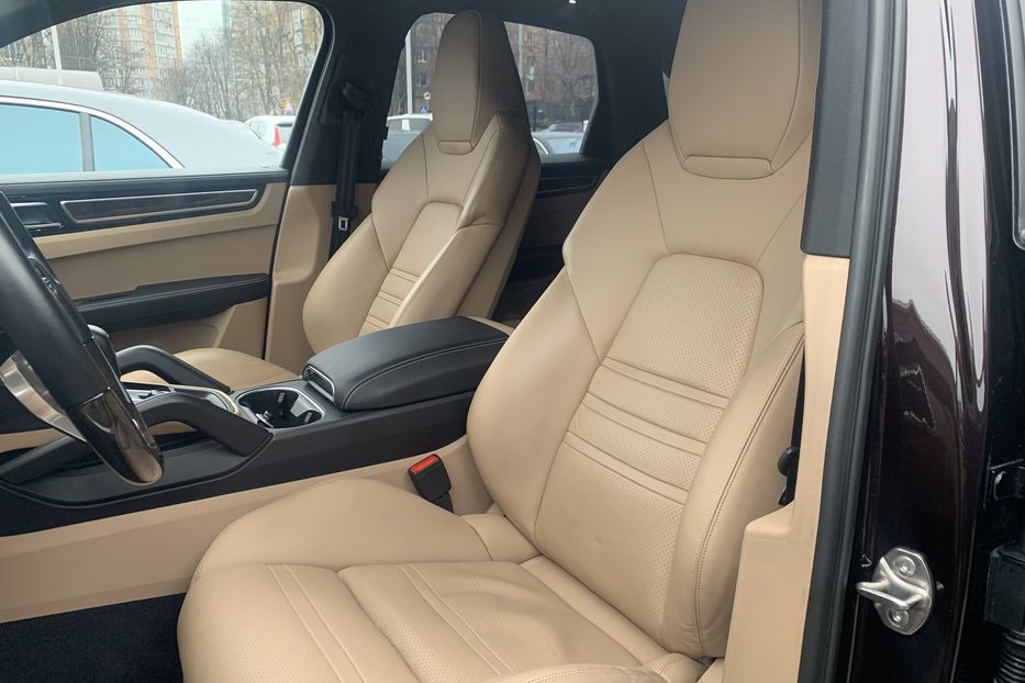 Продам Porsche Cayenne 2018 года в Киеве