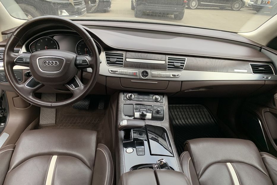 Продам Audi A8 W12 6.3 L 2012 года в Киеве