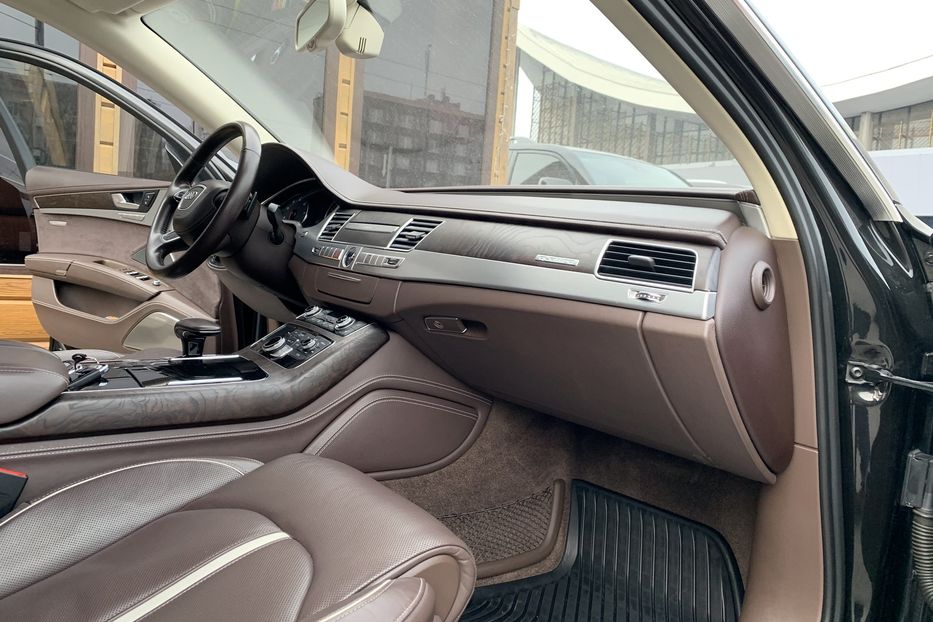 Продам Audi A8 W12 6.3 L 2012 года в Киеве