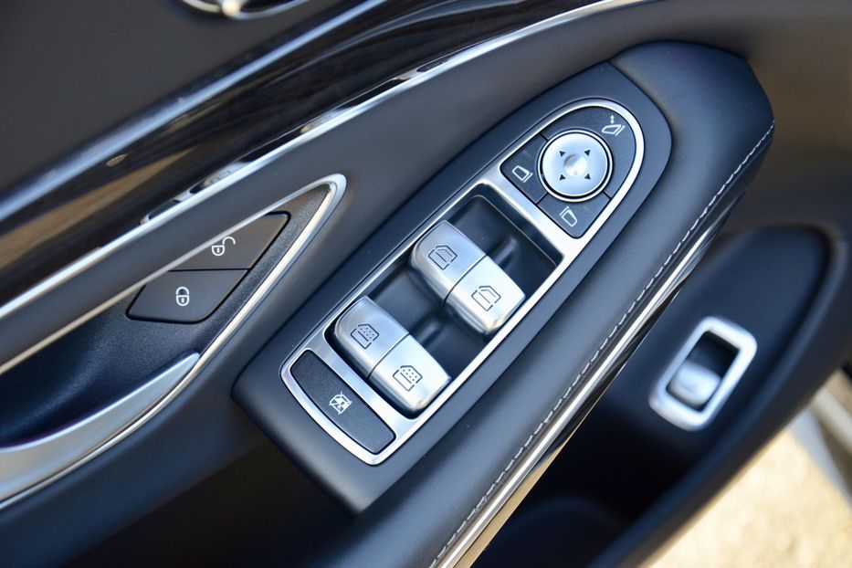 Продам Mercedes-Benz S-Class  63 AMG 2013 года в Киеве