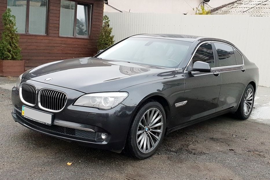 Продам BMW 750 Long xDrive 2011 года в Киеве