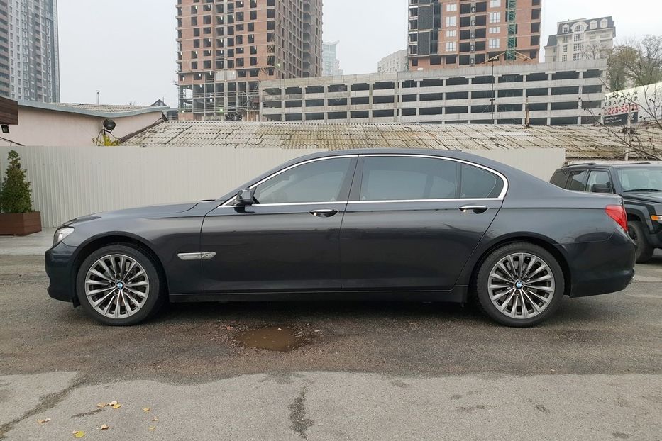 Продам BMW 750 Long xDrive 2011 года в Киеве