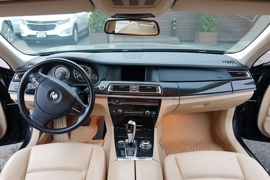 Продам BMW 750 Long xDrive 2011 года в Киеве