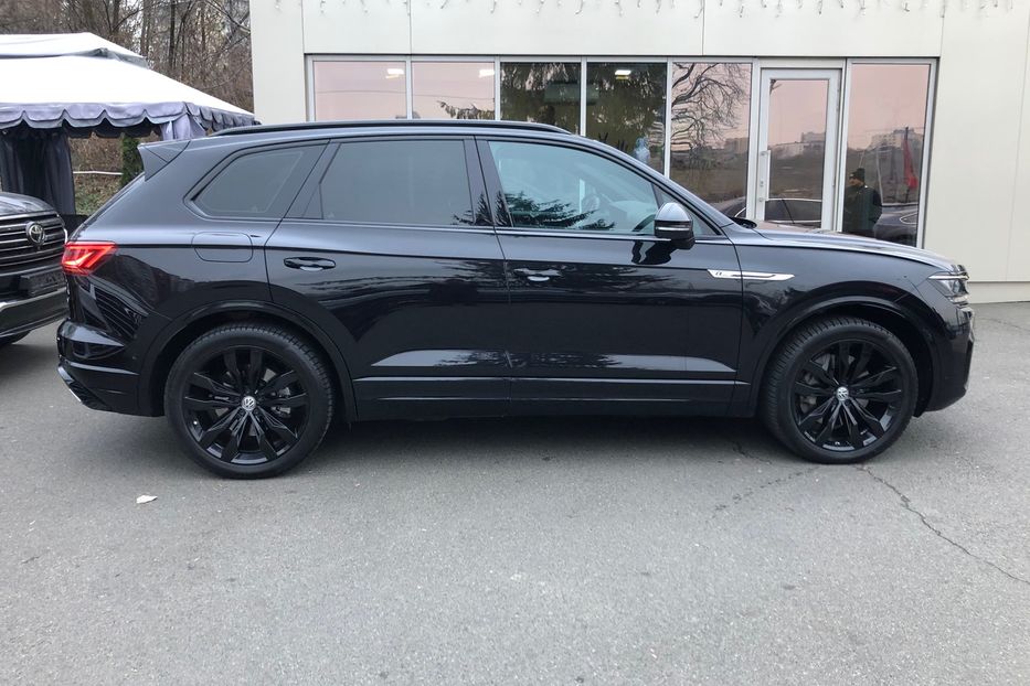 Продам Volkswagen Touareg R-Line 2018 года в Киеве