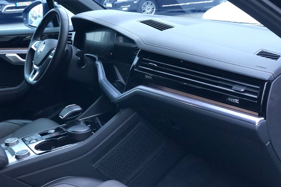Продам Volkswagen Touareg R-Line 2018 года в Киеве