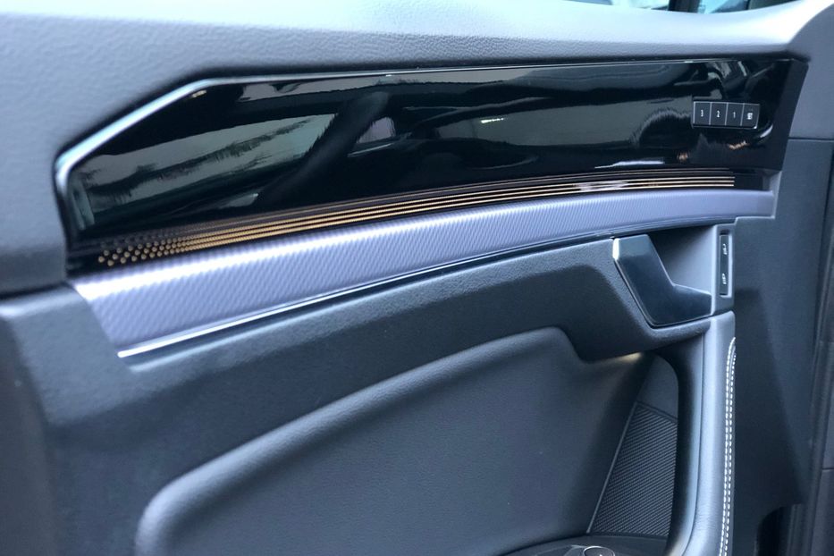 Продам Volkswagen Touareg R-Line 2018 года в Киеве