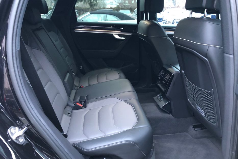 Продам Volkswagen Touareg R-Line 2018 года в Киеве