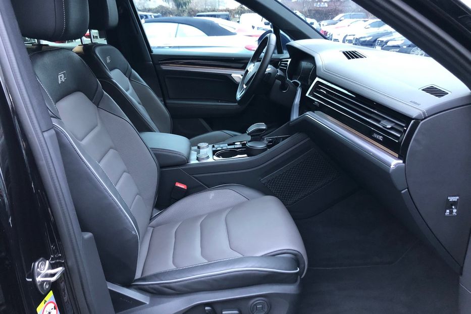Продам Volkswagen Touareg R-Line 2018 года в Киеве