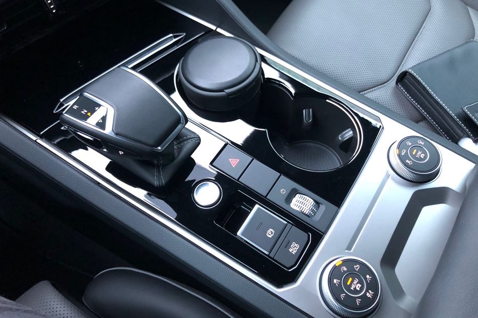 Продам Volkswagen Touareg R-Line 2018 года в Киеве