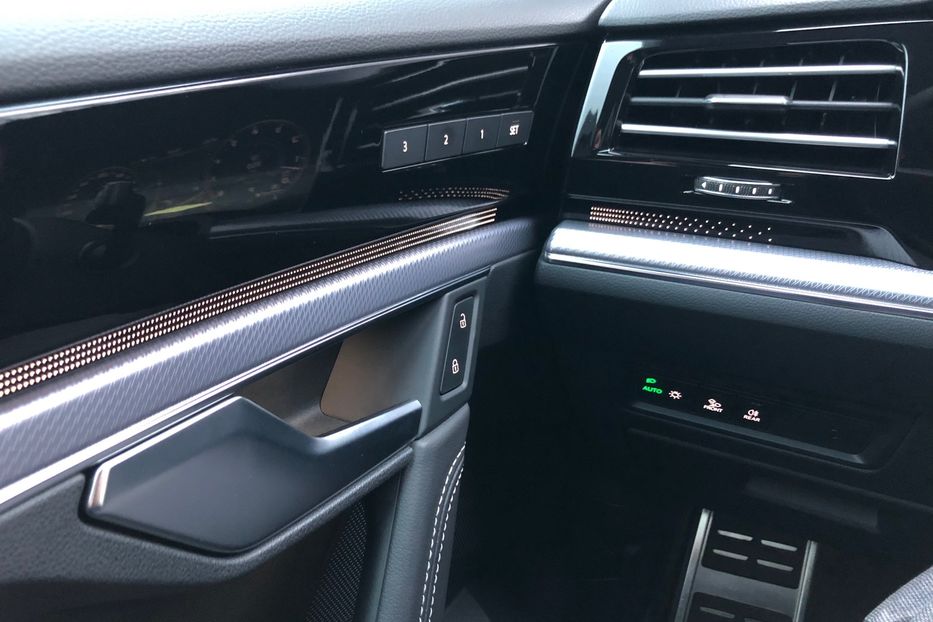 Продам Volkswagen Touareg R-Line 2018 года в Киеве