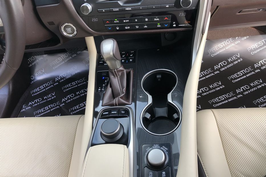 Продам Lexus RX 300 AWD Executive+ Официальный 2019 года в Киеве