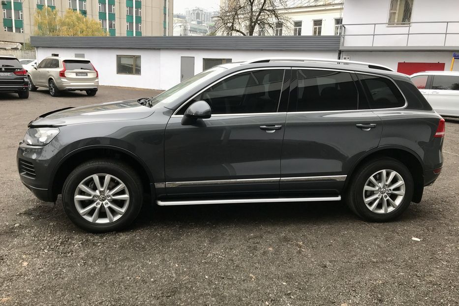 Продам Volkswagen Touareg TDI Официальный 2013 года в Киеве