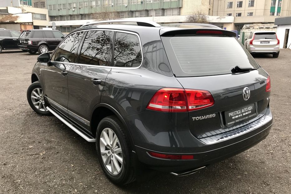 Продам Volkswagen Touareg TDI Официальный 2013 года в Киеве