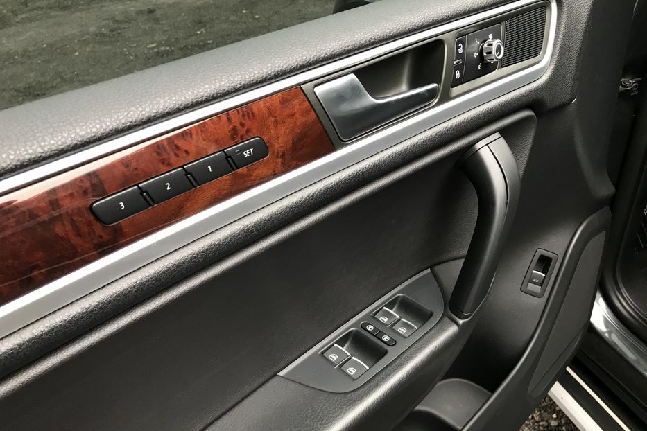 Продам Volkswagen Touareg TDI Официальный 2013 года в Киеве