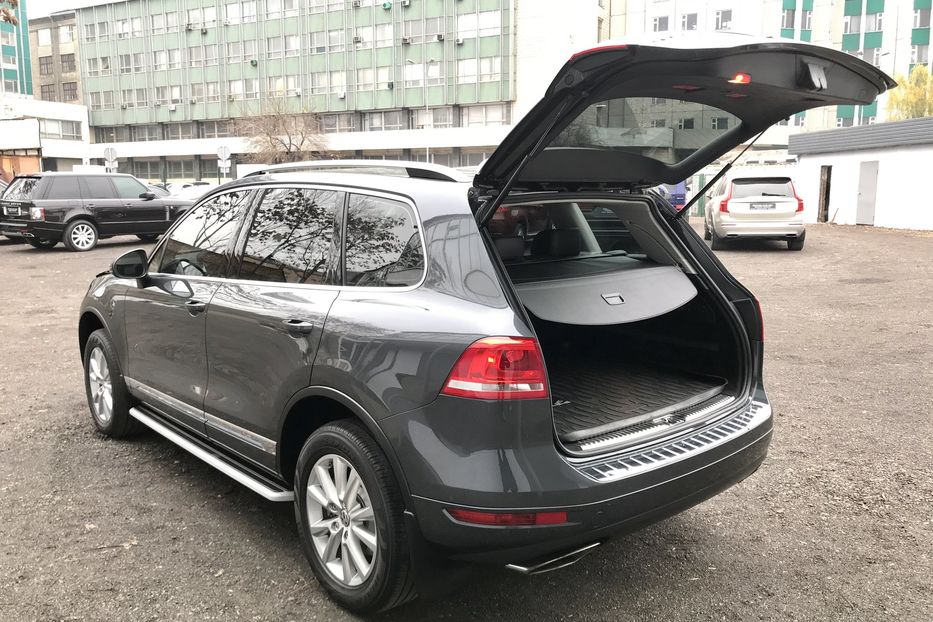 Продам Volkswagen Touareg TDI Официальный 2013 года в Киеве