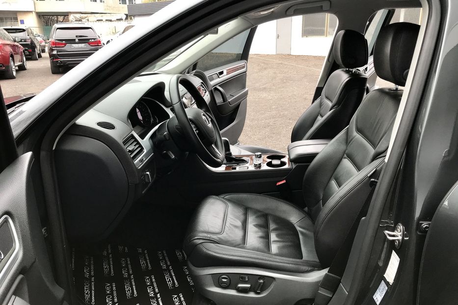 Продам Volkswagen Touareg TDI Официальный 2013 года в Киеве