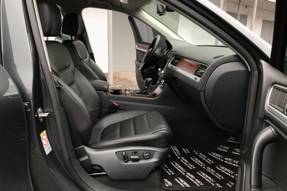 Продам Volkswagen Touareg TDI Официальный 2013 года в Киеве