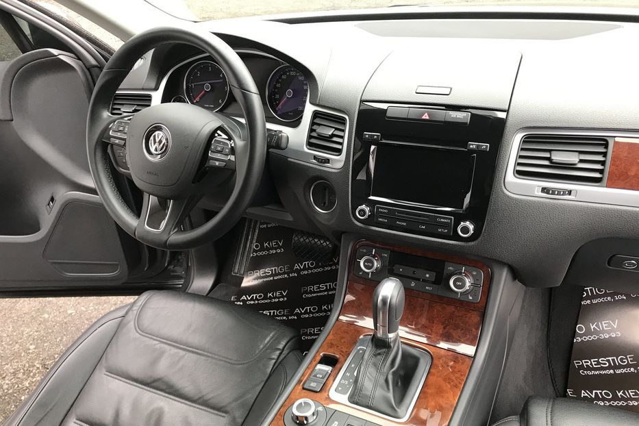 Продам Volkswagen Touareg TDI Официальный 2013 года в Киеве