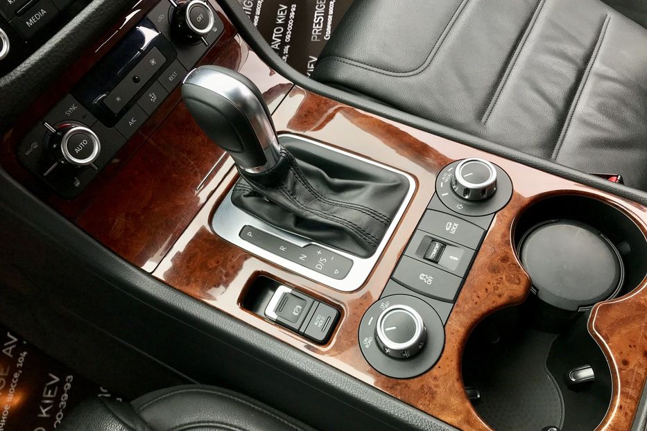 Продам Volkswagen Touareg TDI Официальный 2013 года в Киеве