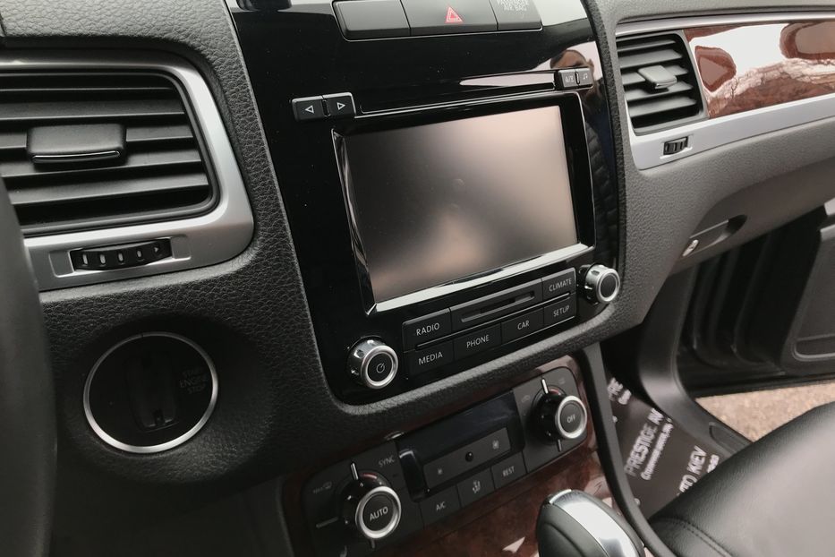 Продам Volkswagen Touareg TDI Официальный 2013 года в Киеве