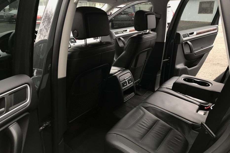 Продам Volkswagen Touareg TDI Официальный 2013 года в Киеве