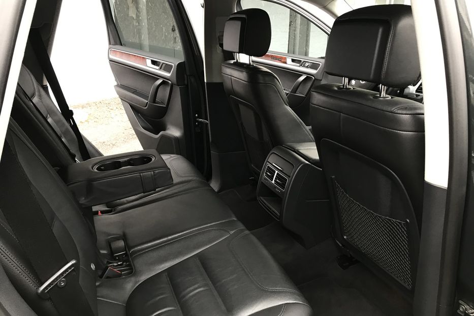 Продам Volkswagen Touareg TDI Официальный 2013 года в Киеве
