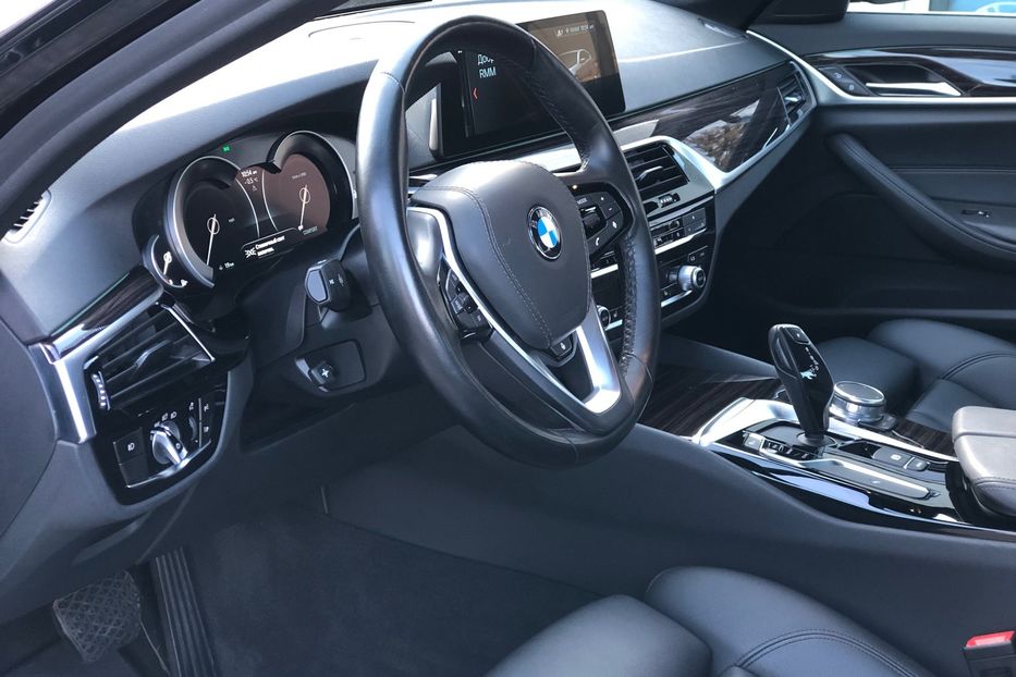 Продам BMW 530 x-drive 2017 года в Киеве