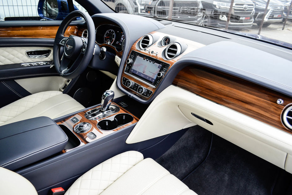 Продам Bentley Bentayga Diesel 2017 года в Киеве