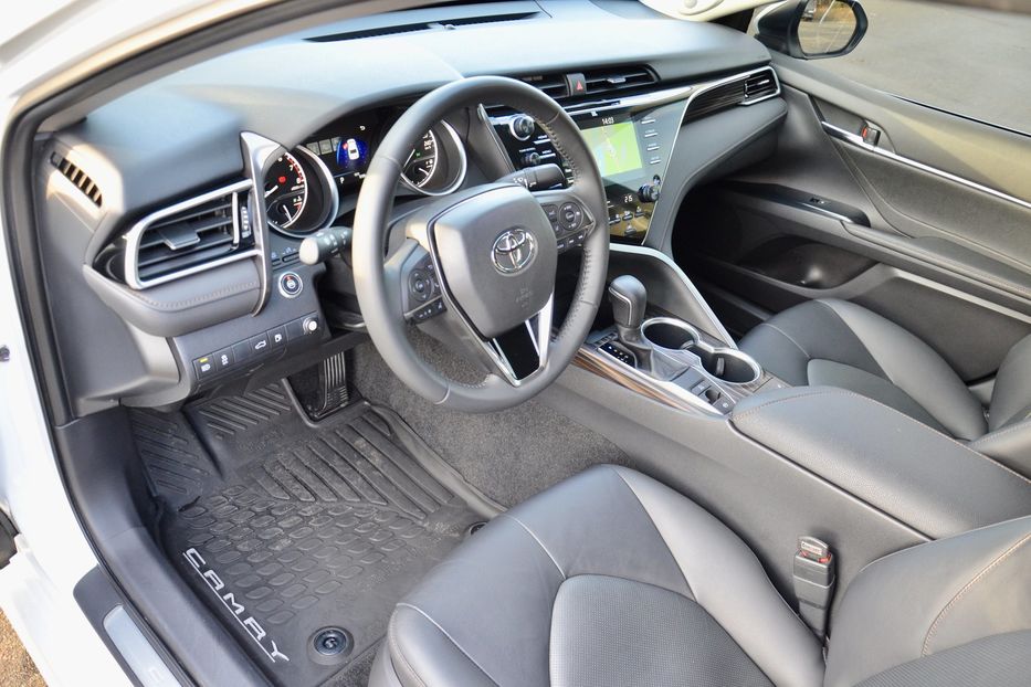 Продам Toyota Camry 2018 года в Киеве