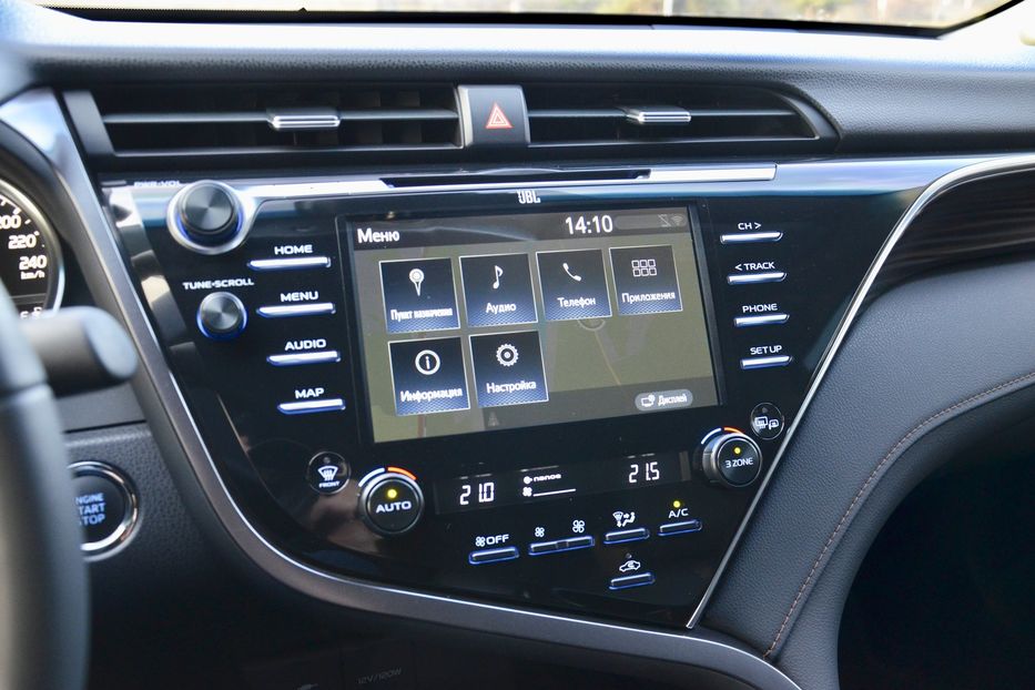 Продам Toyota Camry 2018 года в Киеве