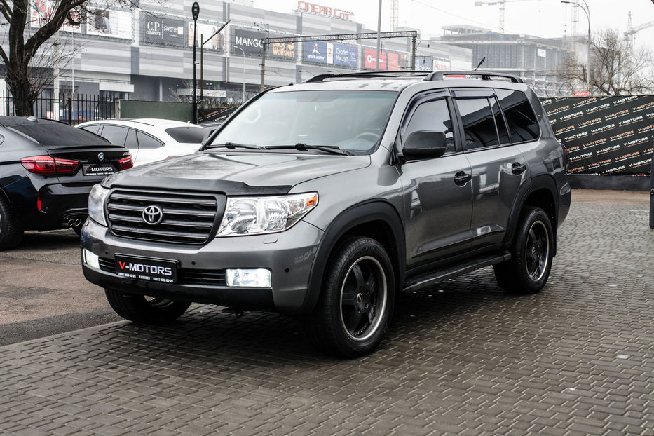 Продам Toyota Land Cruiser 200 5.7L 2008 года в Киеве