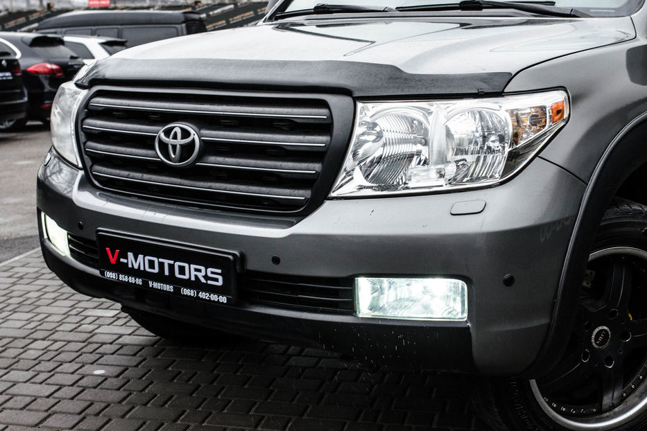 Продам Toyota Land Cruiser 200 5.7L 2008 года в Киеве