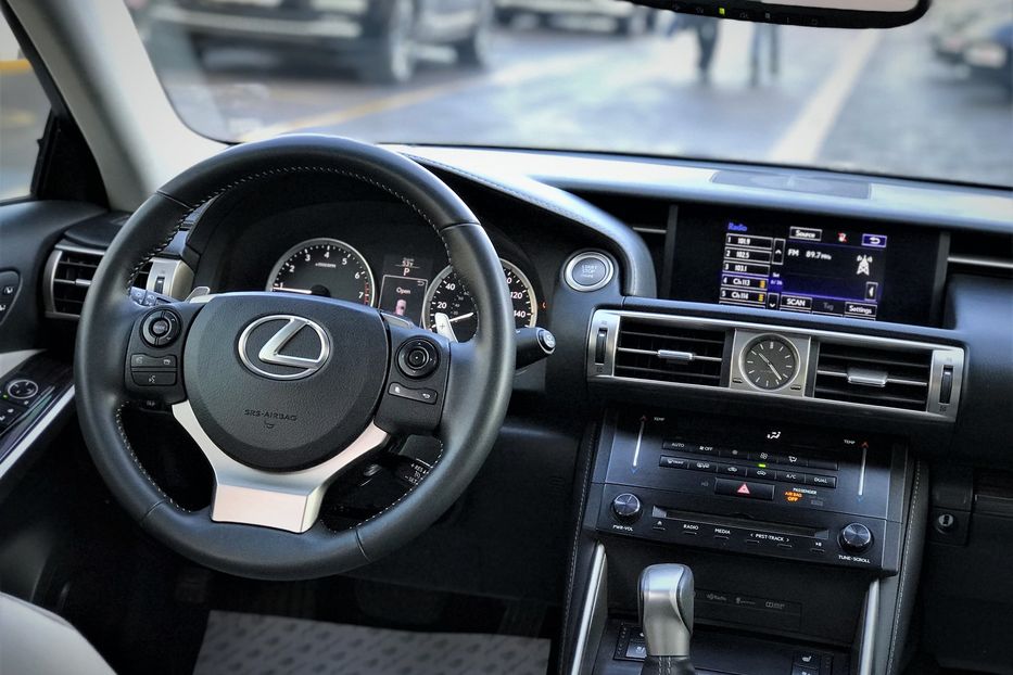 Продам Lexus IS 350 4wd 2013 года в Одессе