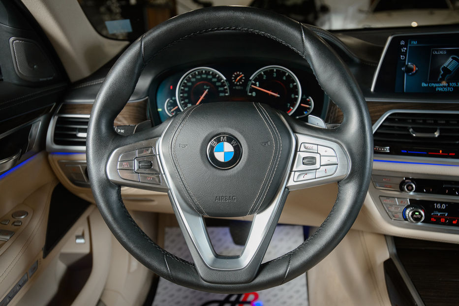 Продам BMW 750 X-Drive Long 2016 года в Одессе