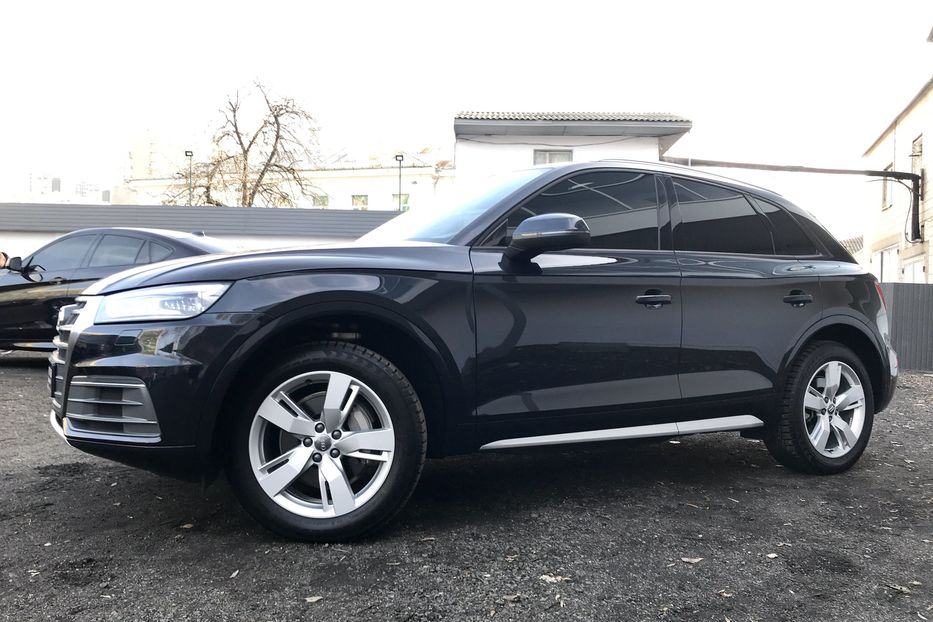 Продам Audi Q5 2.0 T 2018 года в Киеве