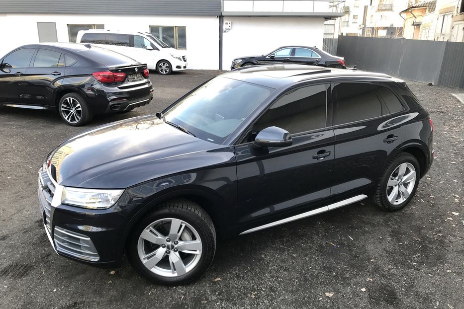 Продам Audi Q5 2.0 T 2018 года в Киеве